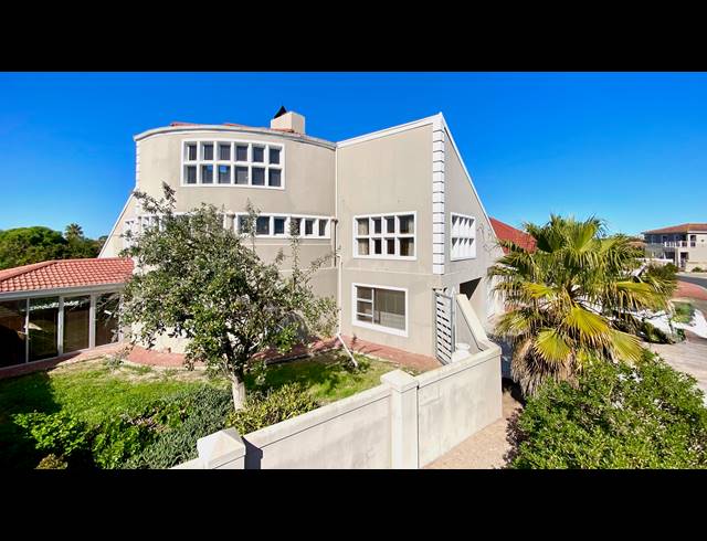 4 BEDROOM HOUSE FOR SALE IN PORT OWEN